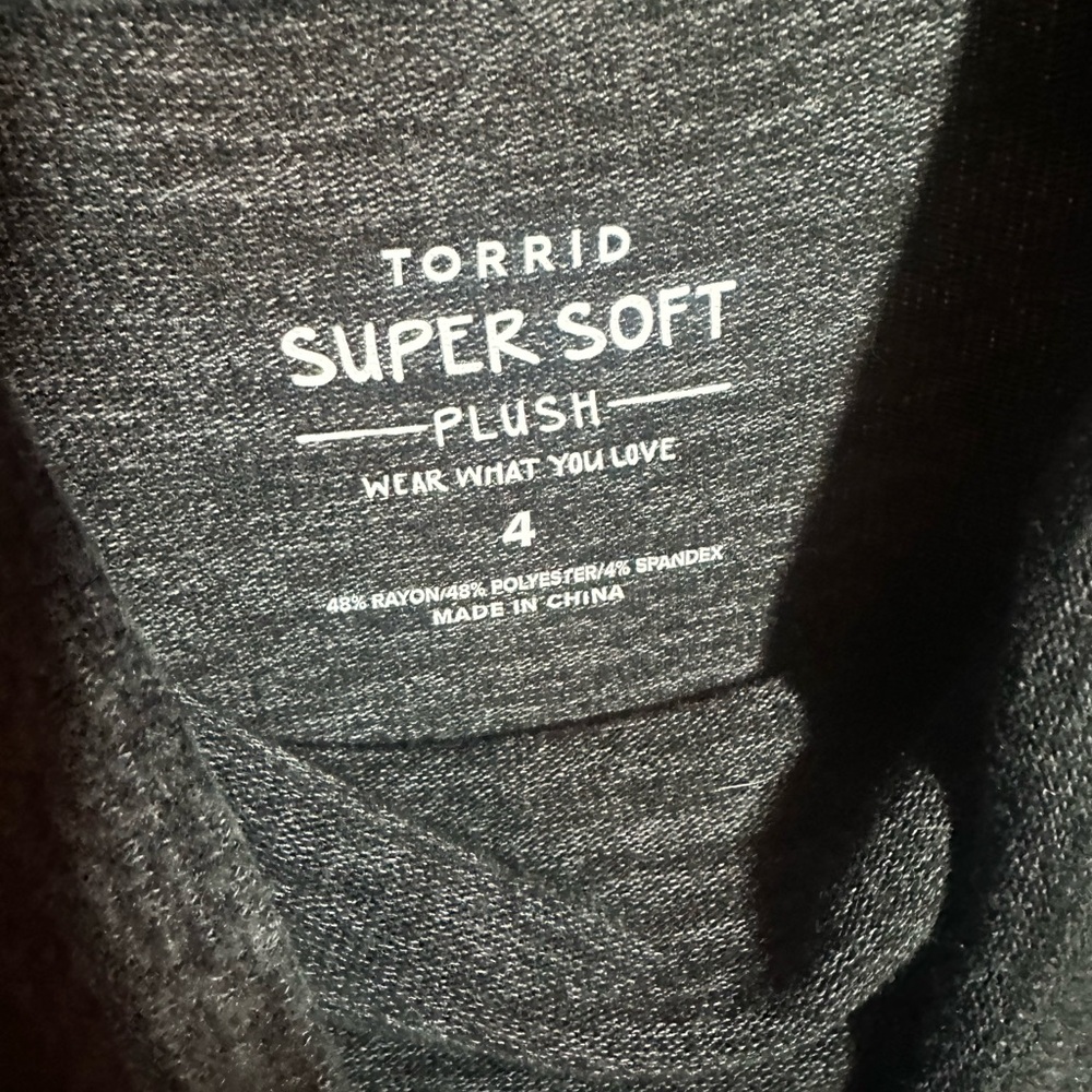 Torrid Super Soft Plush Cowl Neck Babydoll Top in new condition - size 4 - Picture 6 of 6